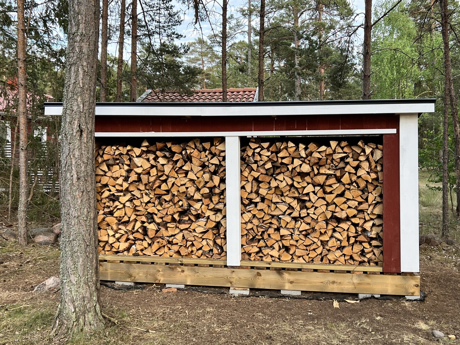 Einfacher Holzschuppen — Handwerkerprojekt Ferienhaus Småland