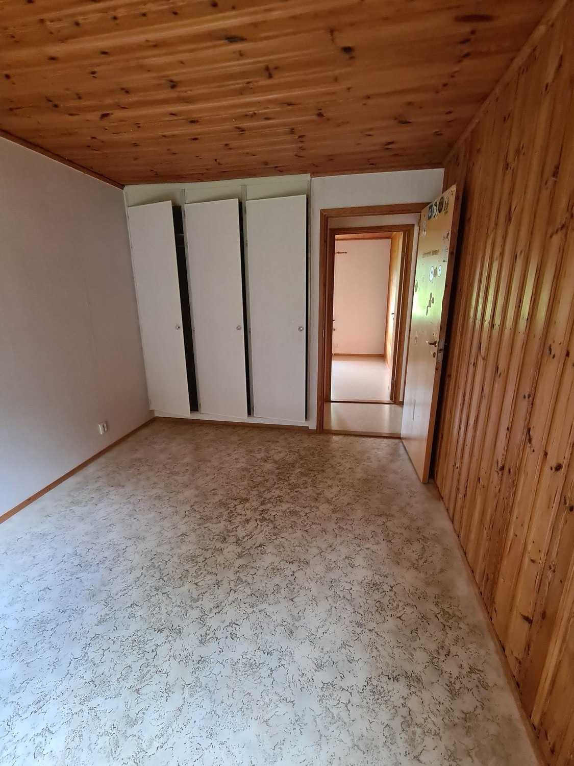 Högsby – Schlafzimmer mit Einbauschrank — Vorschau 2